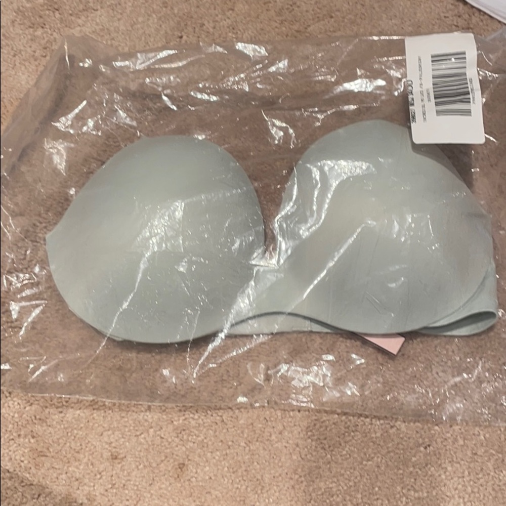 Victoria secret bra never worn